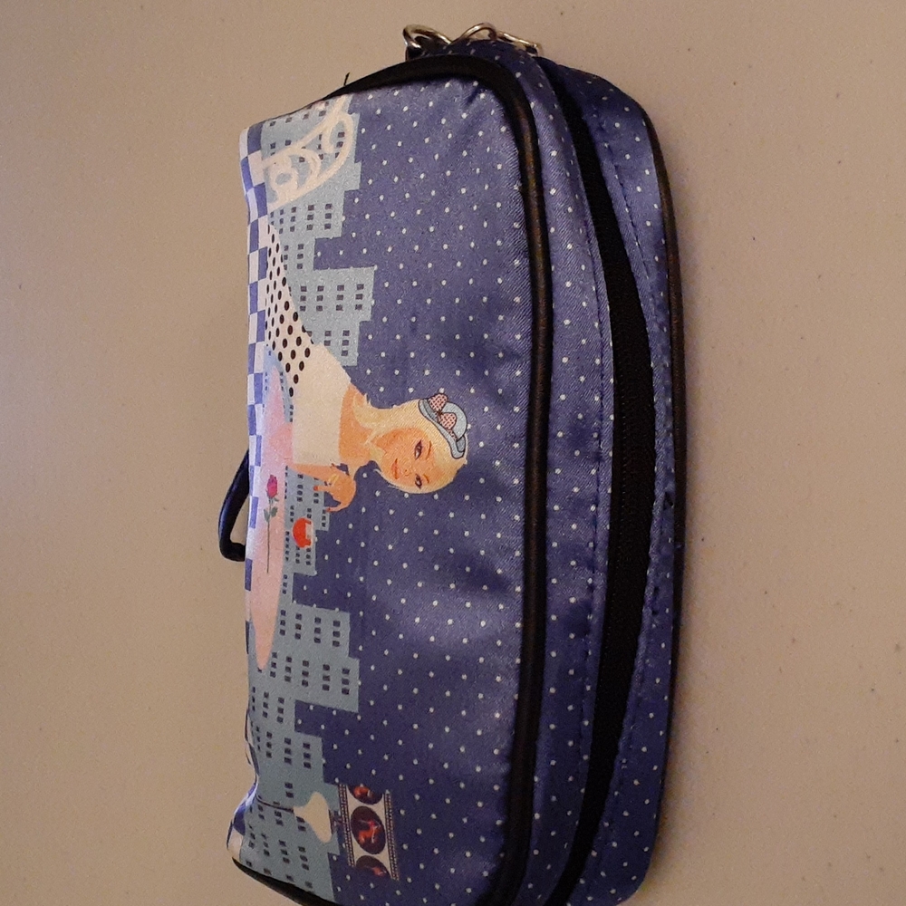 Pouch - Picture 5 of 6